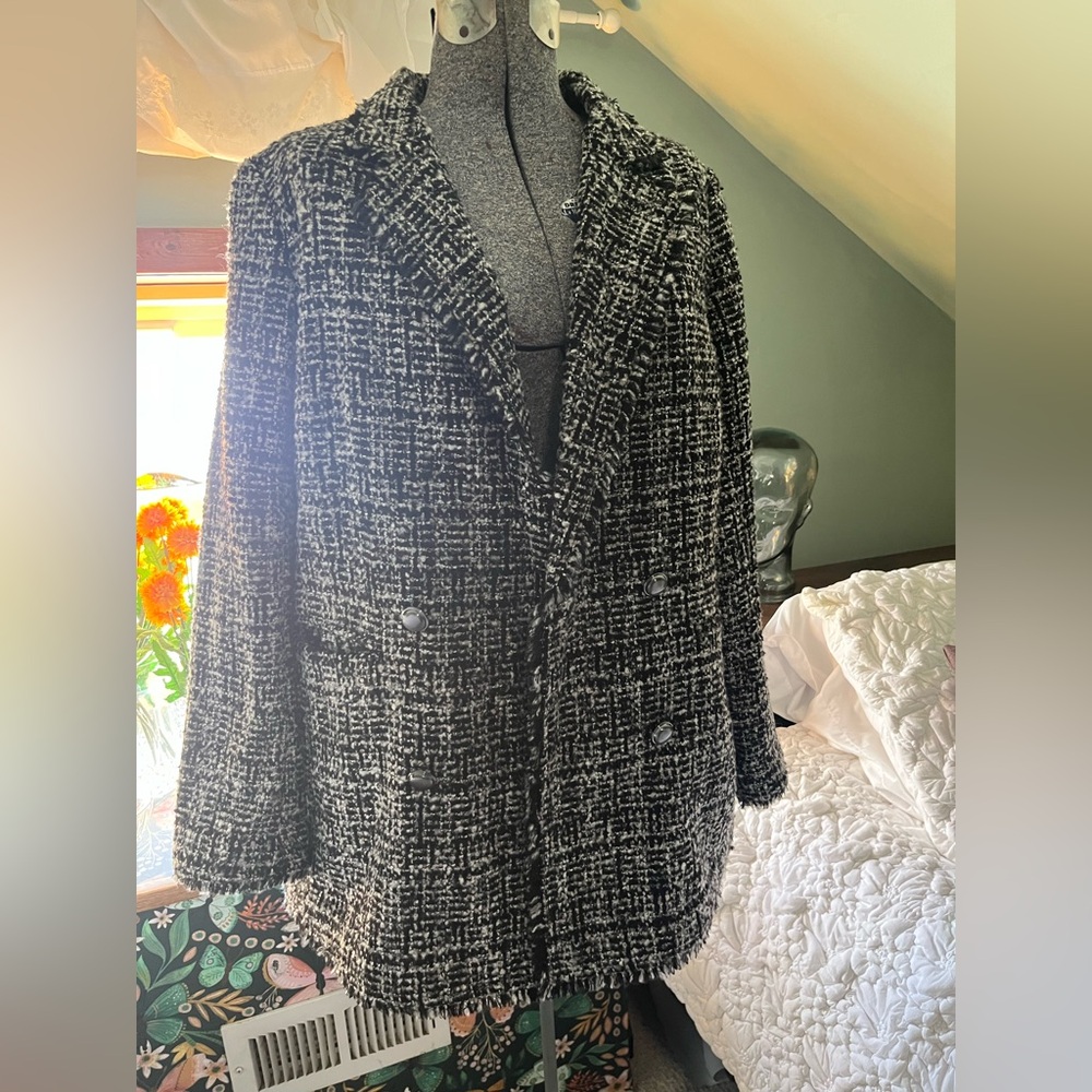 Banana Republic Black and White boucle blazer